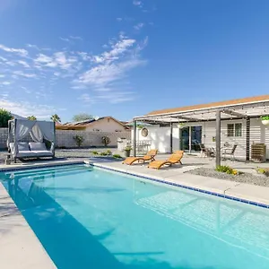 https://cozy-palm-springs-home-with-pool-spa-moutain-view.palm-springs-ca-hotels.com